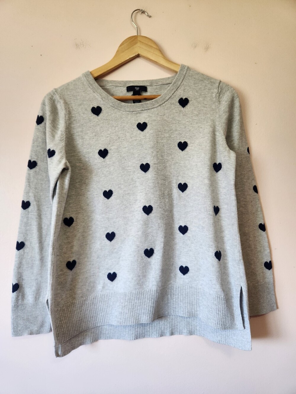Gap Heart Print Sweater Heather Gray Navy Blue Crewneck High Low Hem Size M EUC